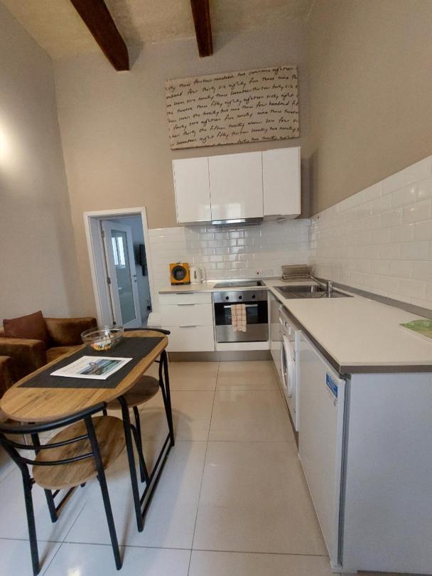 Central & Cozy - 1 Bedroom Apartment Валетта Экстерьер фото